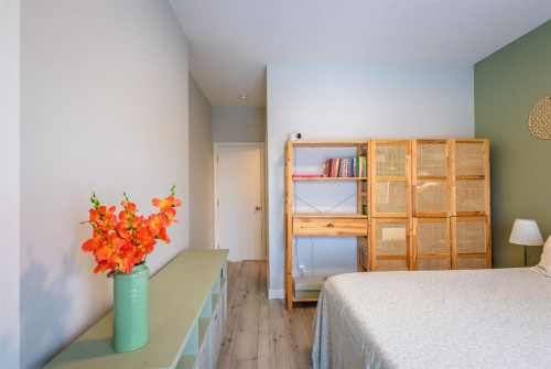 137 Les Jardins Park Se, Calgary, AB - Indoor Photo Showing Bedroom