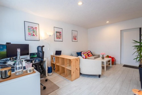 137 Les Jardins Park Se, Calgary, AB - Indoor Photo Showing Office