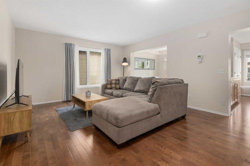 19 Windstone Green Sw, Airdrie, AB - Indoor Photo Showing Living Room