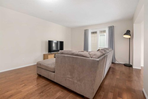 19 Windstone Green Sw, Airdrie, AB - Indoor Photo Showing Living Room