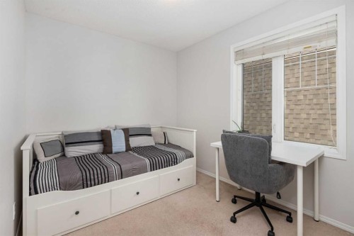 19 Windstone Green Sw, Airdrie, AB - Indoor Photo Showing Bedroom
