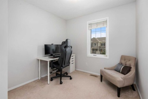 19 Windstone Green Sw, Airdrie, AB - Indoor Photo Showing Office