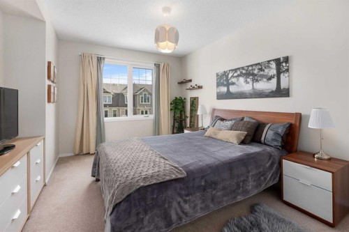 19 Windstone Green Sw, Airdrie, AB - Indoor Photo Showing Bedroom