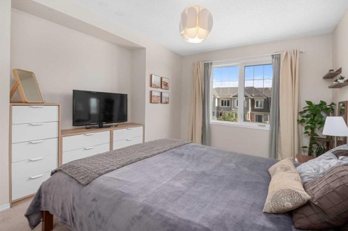 19 Windstone Green Sw, Airdrie, AB - Indoor Photo Showing Bedroom