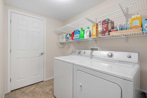 19 Windstone Green Sw, Airdrie, AB - Indoor Photo Showing Laundry Room