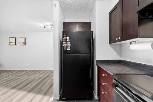 1107-1111 6 Avenue Sw, Calgary, AB - Indoor Photo Showing Kitchen