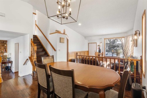 70 Pasadena Gardens Ne, Calgary, AB - Indoor Photo Showing Dining Room