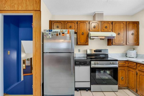 12 Whitaker Close Ne, Calgary, AB - Indoor Photo Showing Kitchen