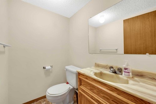 12 Whitaker Close Ne, Calgary, AB - Indoor Photo Showing Bathroom