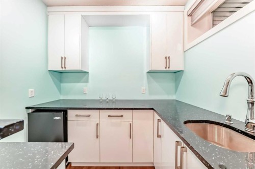 201 Aspenmere Way, Chestermere, AB - Indoor Photo Showing Kitchen