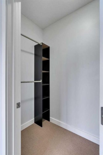 105-320 12 Avenue Ne, Calgary, AB - Indoor Photo Showing Other Room