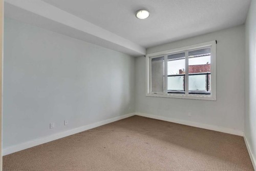105-320 12 Avenue Ne, Calgary, AB - Indoor Photo Showing Other Room