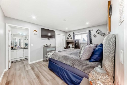 240 Applewood Drive Se, Calgary, AB - Indoor Photo Showing Bedroom