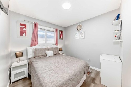 240 Applewood Drive Se, Calgary, AB - Indoor Photo Showing Bedroom