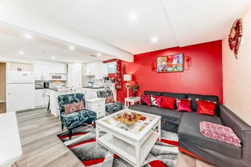 240 Applewood Drive Se, Calgary, AB - Indoor Photo Showing Living Room