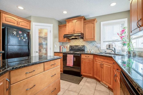 26 Simcrest Manor Sw, Calgary, AB - Indoor Photo Showing Kitchen With Double Sink