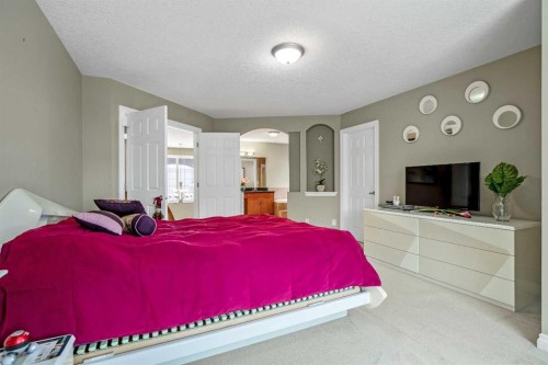 26 Simcrest Manor Sw, Calgary, AB - Indoor Photo Showing Bedroom