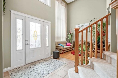 26 Simcrest Manor Sw, Calgary, AB - Indoor Photo Showing Other Room