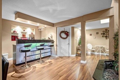 26 Simcrest Manor Sw, Calgary, AB - Indoor Photo Showing Bedroom