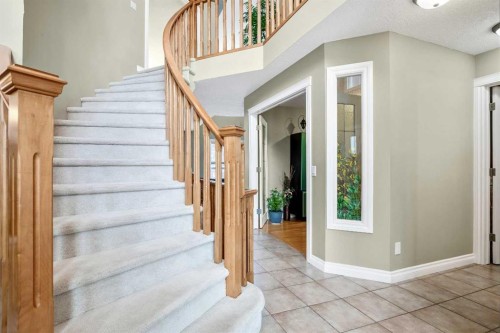 26 Simcrest Manor Sw, Calgary, AB - Indoor Photo Showing Other Room