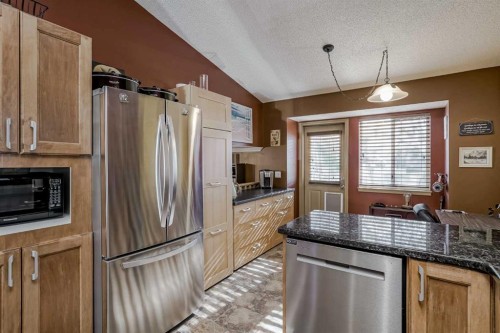 148 Citadel Close Nw, Calgary, AB - Indoor Photo Showing Kitchen With Stainless Steel Kitchen