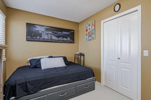 148 Citadel Close Nw, Calgary, AB - Indoor Photo Showing Bedroom