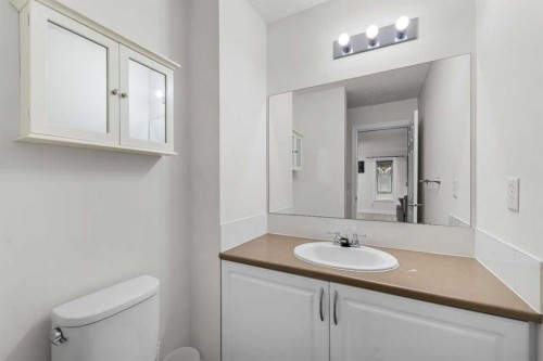 27 Cedarwood Lane Sw, Calgary, AB - Indoor Photo Showing Bathroom