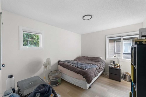 27 Cedarwood Lane Sw, Calgary, AB - Indoor Photo Showing Bedroom