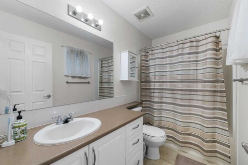 27 Cedarwood Lane Sw, Calgary, AB - Indoor Photo Showing Bathroom