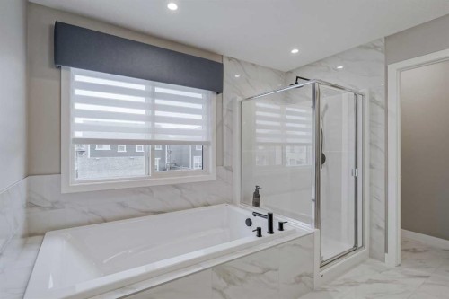 73 Magnolia Terrace Se, Calgary, AB - Indoor Photo Showing Bathroom