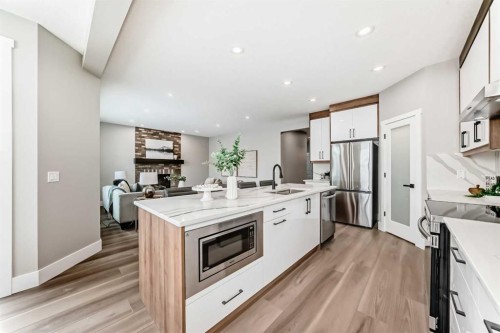 101 Auburn Springs Park Se, Calgary, AB - Indoor Photo Showing Kitchen