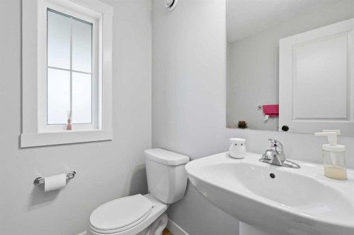 48 Seton Villas Se, Calgary, AB - Indoor Photo Showing Bathroom