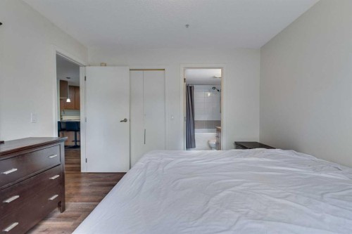 113-35 Richard Court Sw, Calgary, AB - Indoor Photo Showing Bedroom