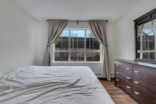 113-35 Richard Court Sw, Calgary, AB - Indoor Photo Showing Bedroom