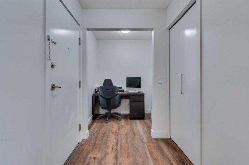 113-35 Richard Court Sw, Calgary, AB - Indoor Photo Showing Other Room