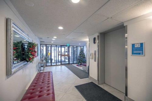 410-3730 50 Street Nw, Calgary, AB - Indoor Photo Showing Other Room