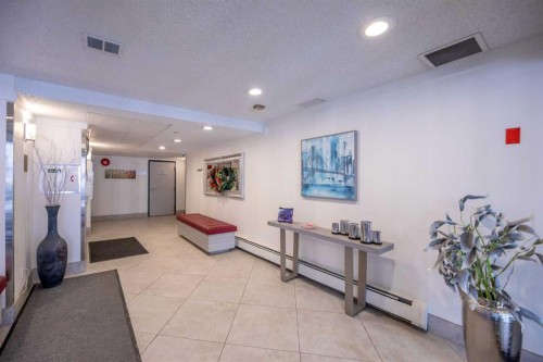 410-3730 50 Street Nw, Calgary, AB - Indoor Photo Showing Other Room