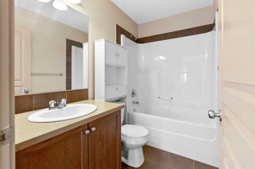 1083 Prairie Springs Hill Sw, Airdrie, AB - Indoor Photo Showing Bathroom