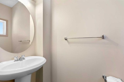 1083 Prairie Springs Hill Sw, Airdrie, AB - Indoor Photo Showing Bathroom