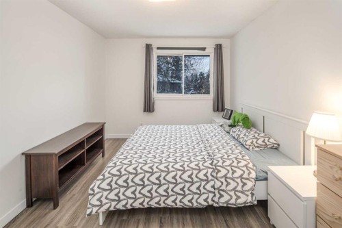 33-4936 Dalton Drive Nw, Calgary, AB - Indoor Photo Showing Bedroom