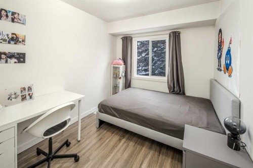 33-4936 Dalton Drive Nw, Calgary, AB - Indoor Photo Showing Bedroom
