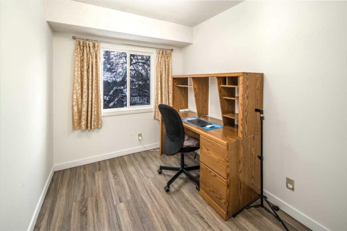 33-4936 Dalton Drive Nw, Calgary, AB - Indoor Photo Showing Office