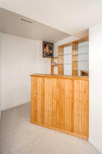 33-4936 Dalton Drive Nw, Calgary, AB - Indoor Photo Showing Other Room