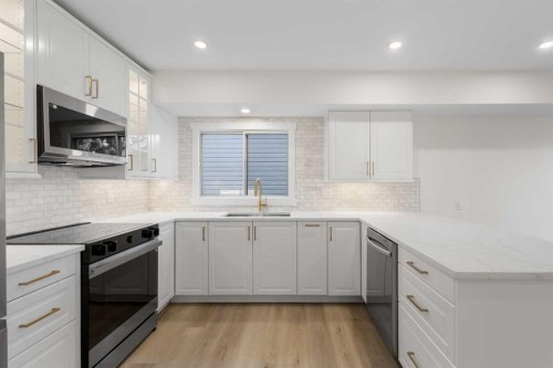 4 Cedarwood Rise Sw, Calgary, AB - Indoor Photo Showing Kitchen With Upgraded Kitchen