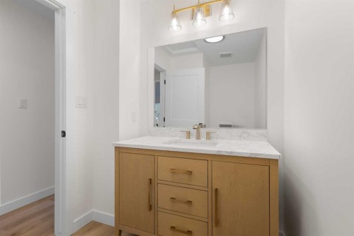 4 Cedarwood Rise Sw, Calgary, AB - Indoor Photo Showing Bathroom
