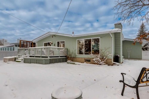 180 Maple Court Crescent Se, Calgary, AB - Outdoor