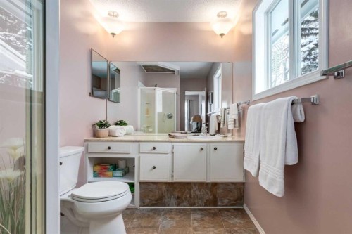 180 Maple Court Crescent Se, Calgary, AB - Indoor Photo Showing Bathroom