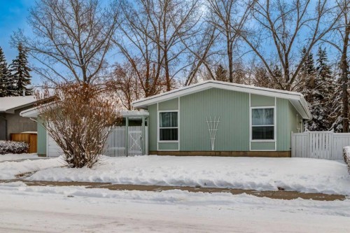 180 Maple Court Crescent Se, Calgary, AB - Outdoor