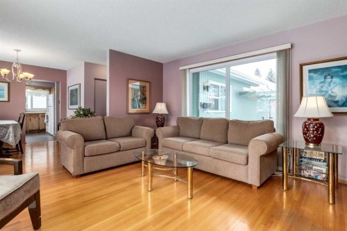 180 Maple Court Crescent Se, Calgary, AB - Indoor Photo Showing Living Room