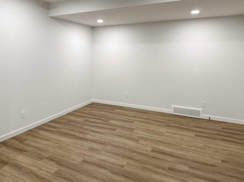 78 Mallard Heath Se, Calgary, AB - Indoor Photo Showing Other Room
